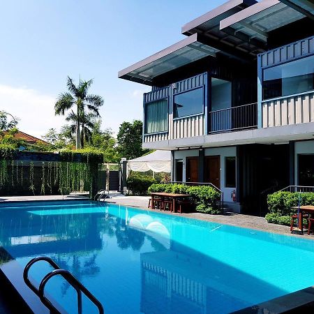 Kluang Container Swimming Pool Hotel Экстерьер фото