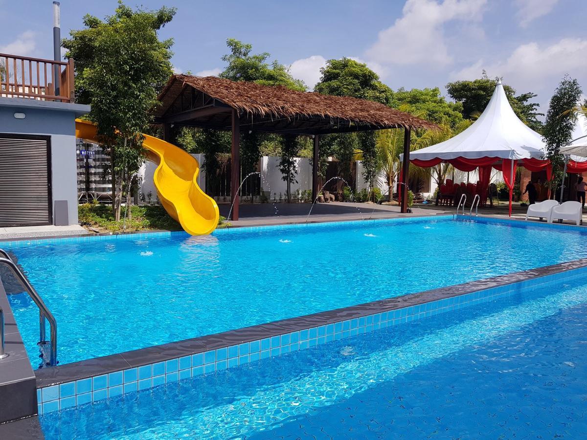 Kluang Container Swimming Pool Hotel Экстерьер фото
