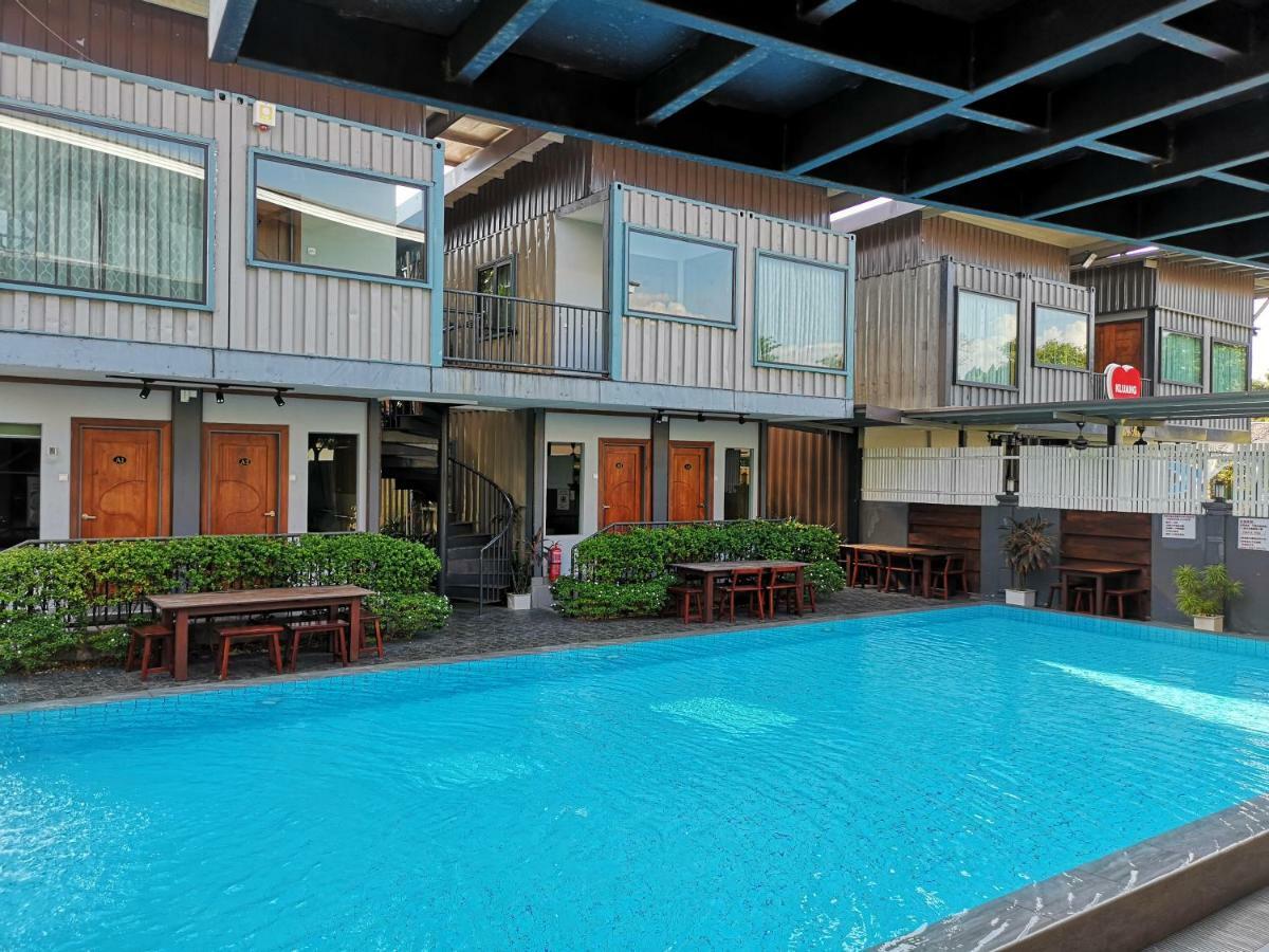 Kluang Container Swimming Pool Hotel Экстерьер фото
