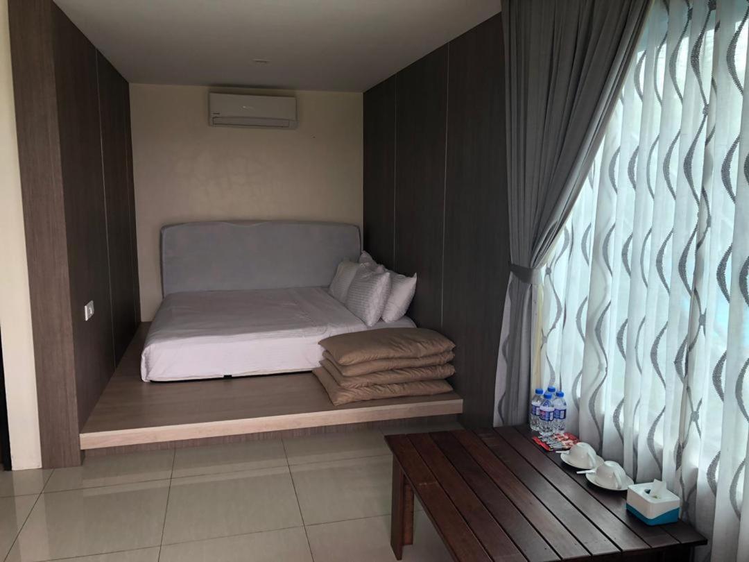 Kluang Container Swimming Pool Hotel Экстерьер фото